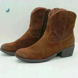 Born Boc Women’s Brown Suede Leather Studs Western Cowboy Ankle Boots Sz US 9.5